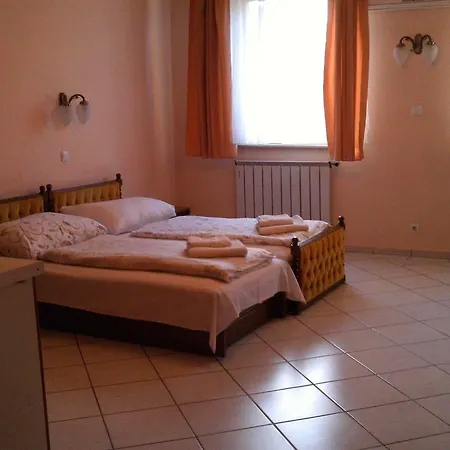 Aparthotel Happy 3*