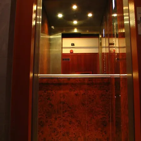 Happy Aparthotel 3*